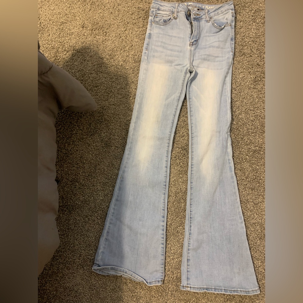 LIGHT WASHED BELL BOTTOM JEANS 👖